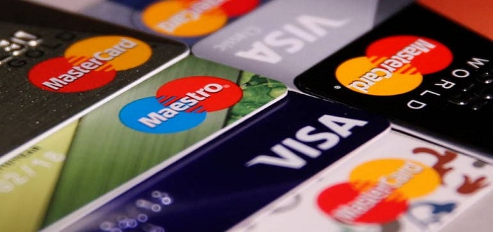 دليلك الشامل لأنواع البطاقات المصرفية : اختر البطاقة التي تناسب احتياجاتك